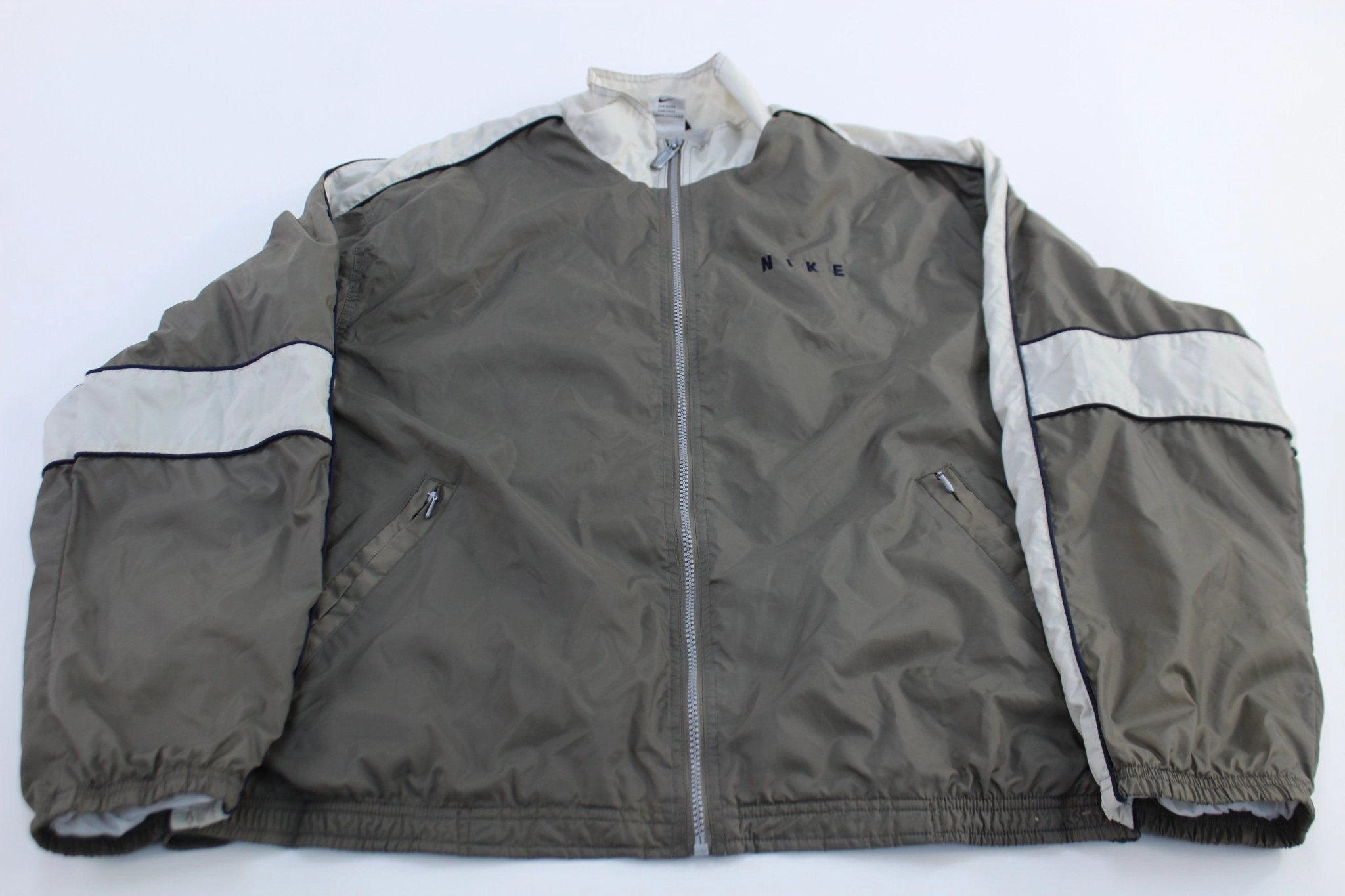 library Unwind 90's Nike Embroidered Logo Grey & White Zip Up Jacket