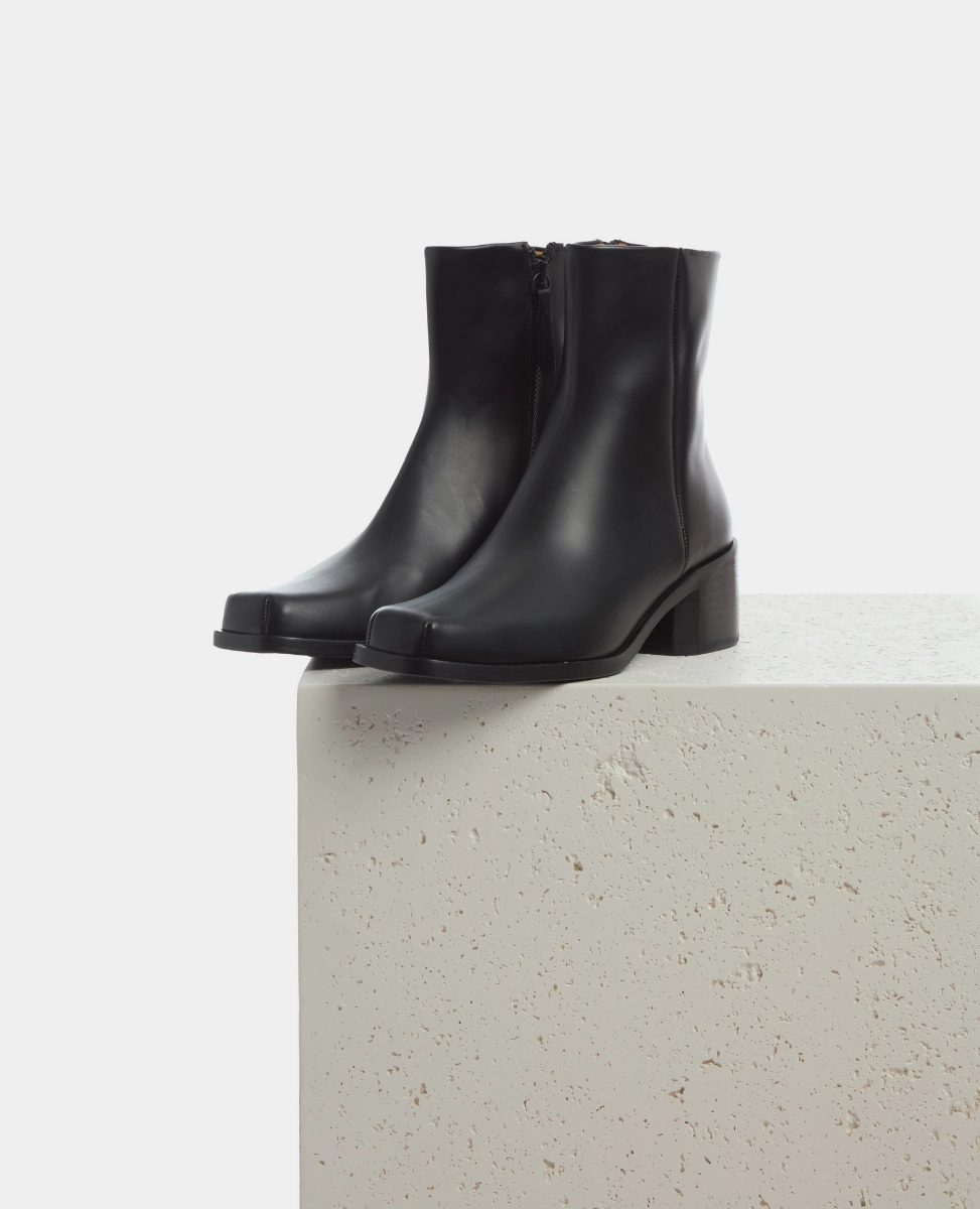 Grip Support Deep Black Action Boot