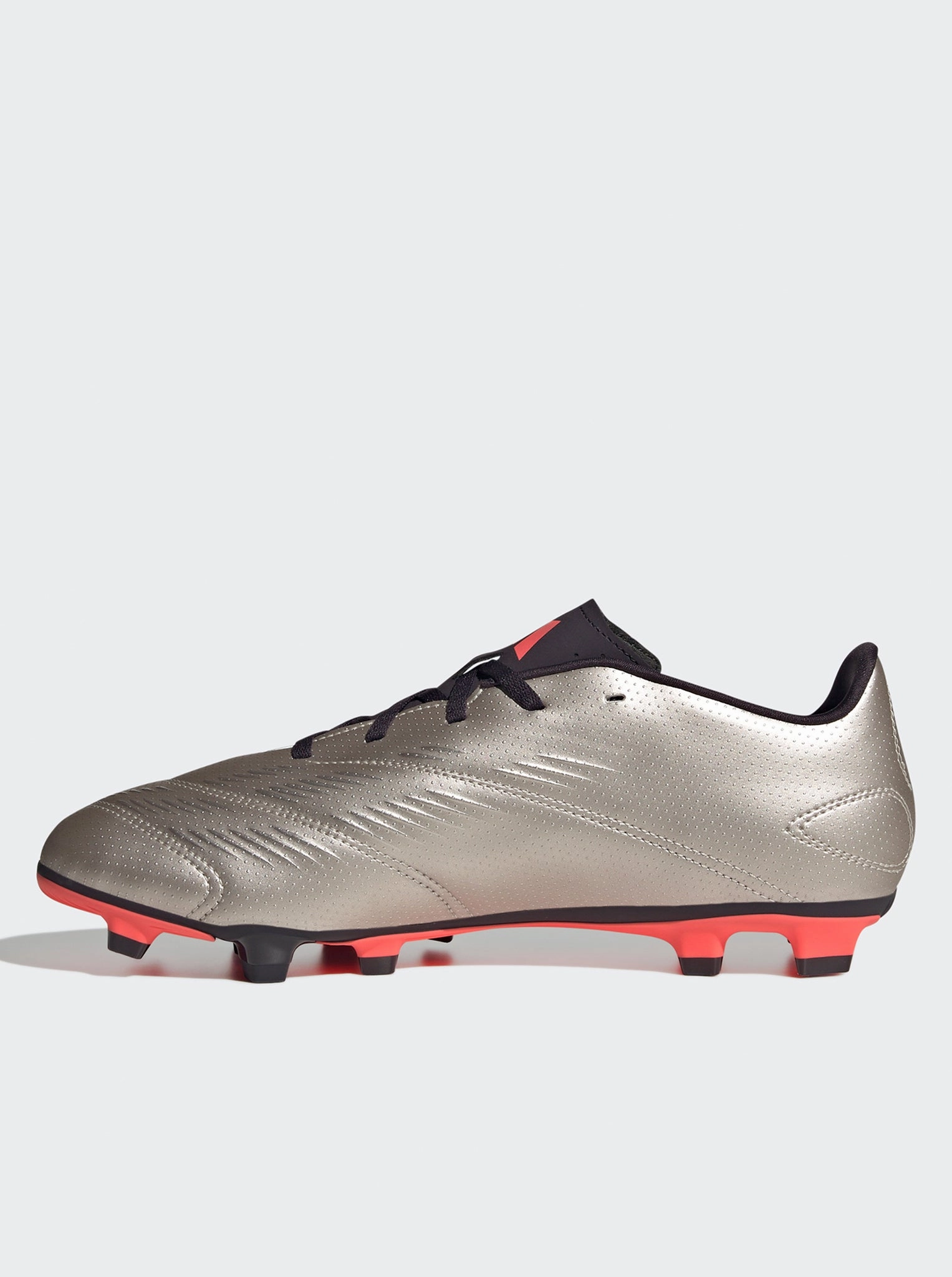 ethically - produced running in a tram station area shoes Predator Club Flexible Men