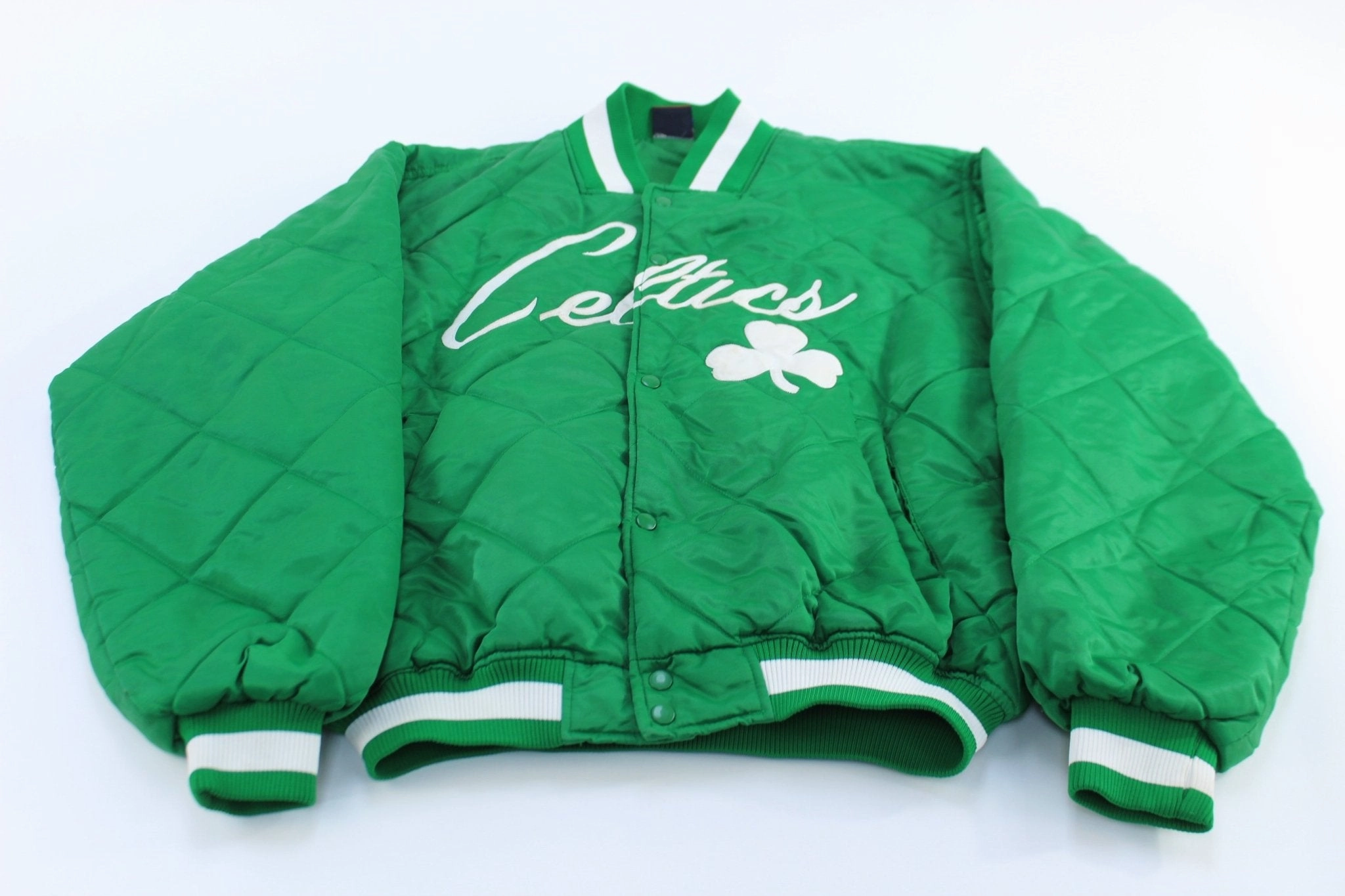 suitable for modeling Appreciate Boston Celtics Basketball Embroidered Majestic Quilted Bomber Jacket