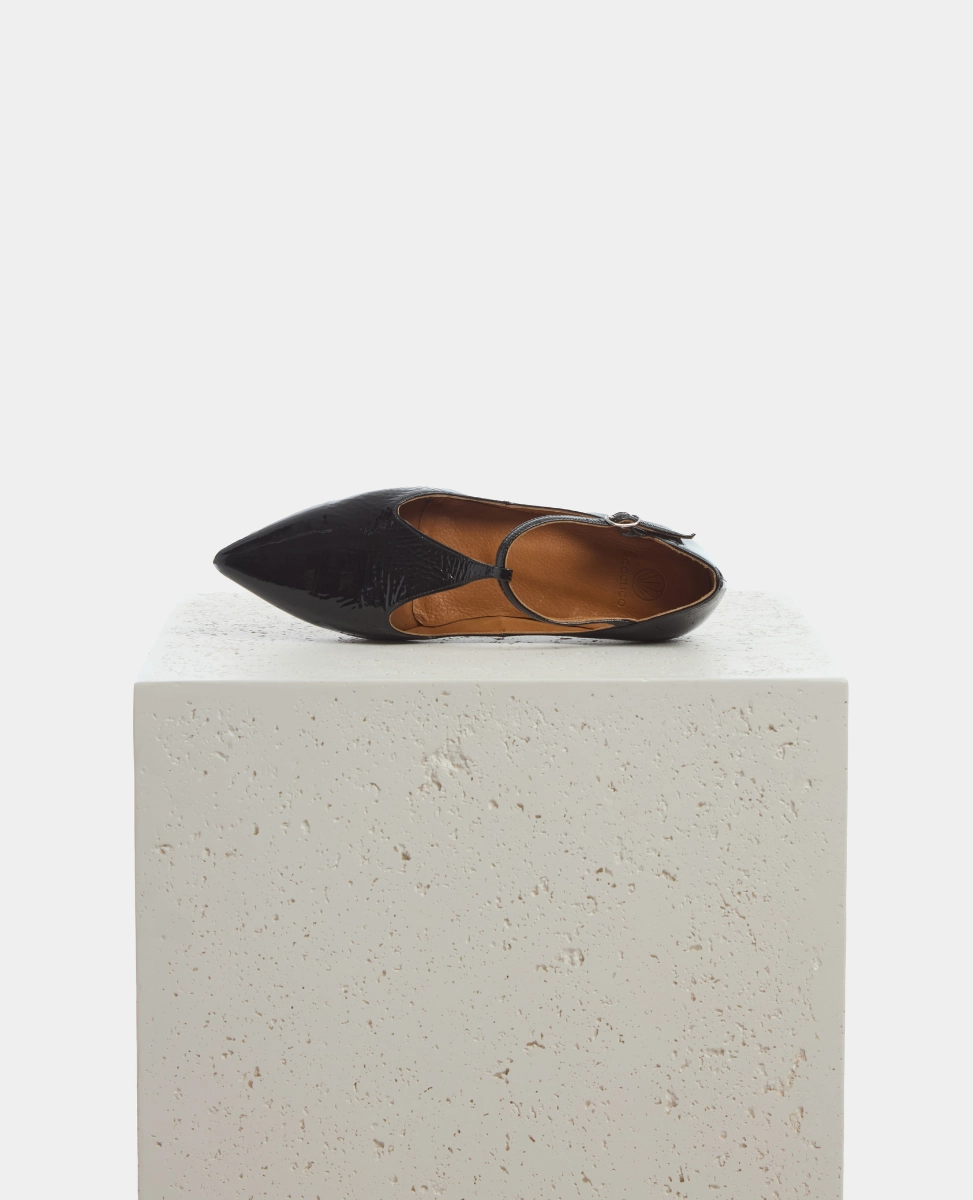 Devant T-Strap Easy Fit Flats