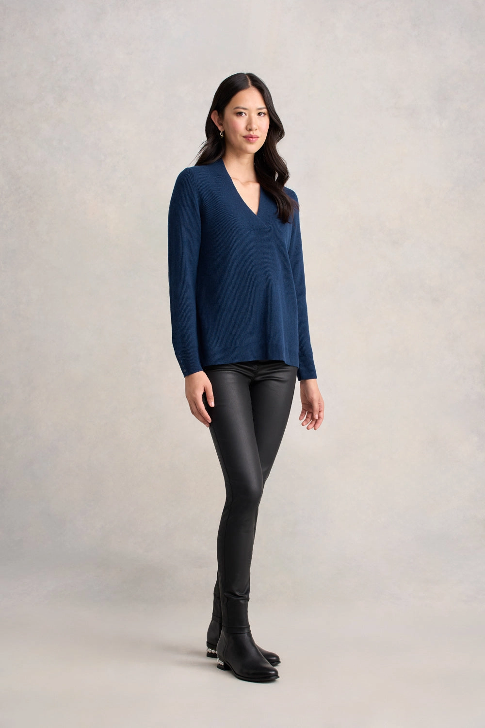 Ribbed V-Neck Wool Jumper - Midnight Blue WrinkleResistant Yarn