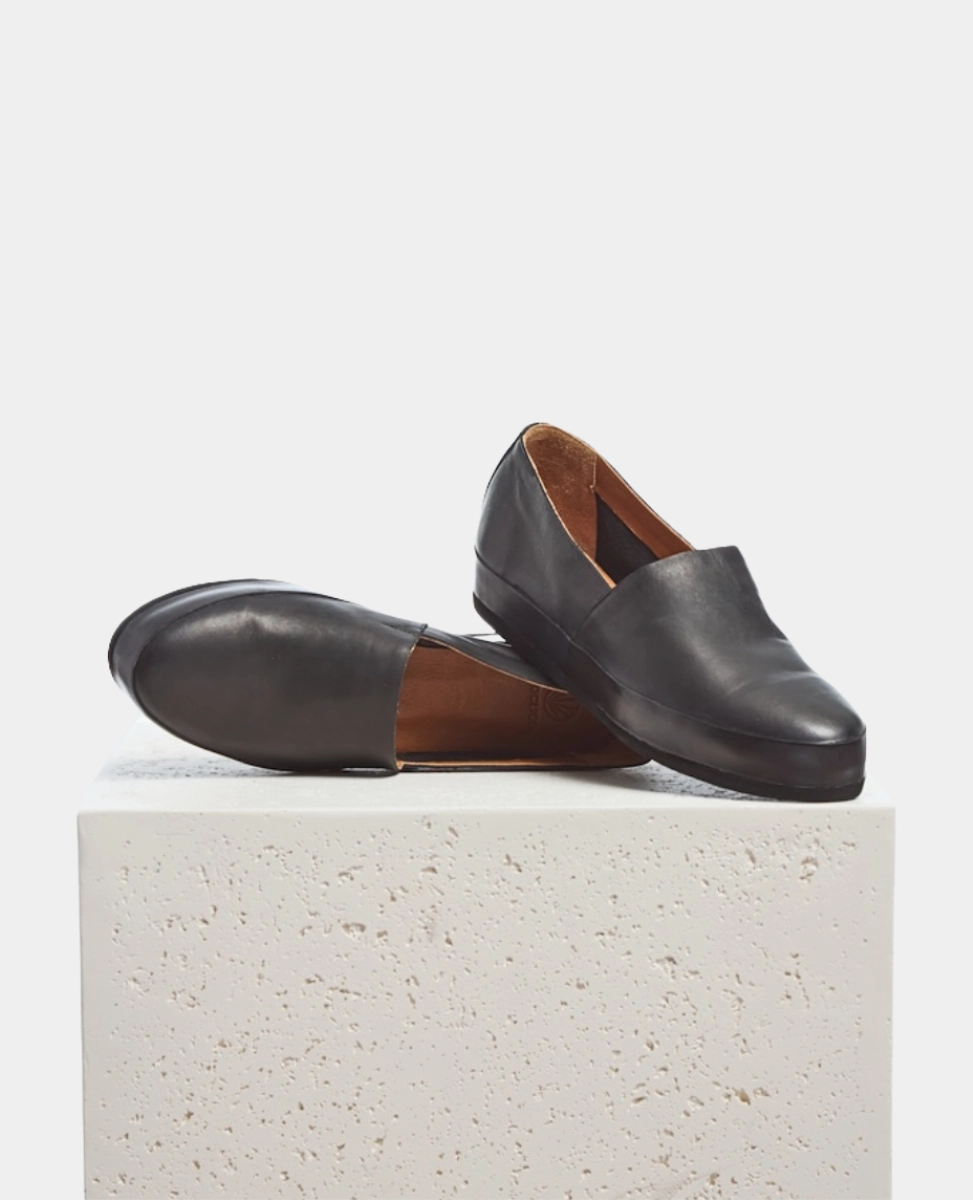 Runway Step Gentian Flat