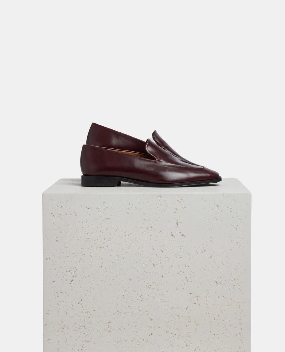 Justine Loafer Design Show Space Save