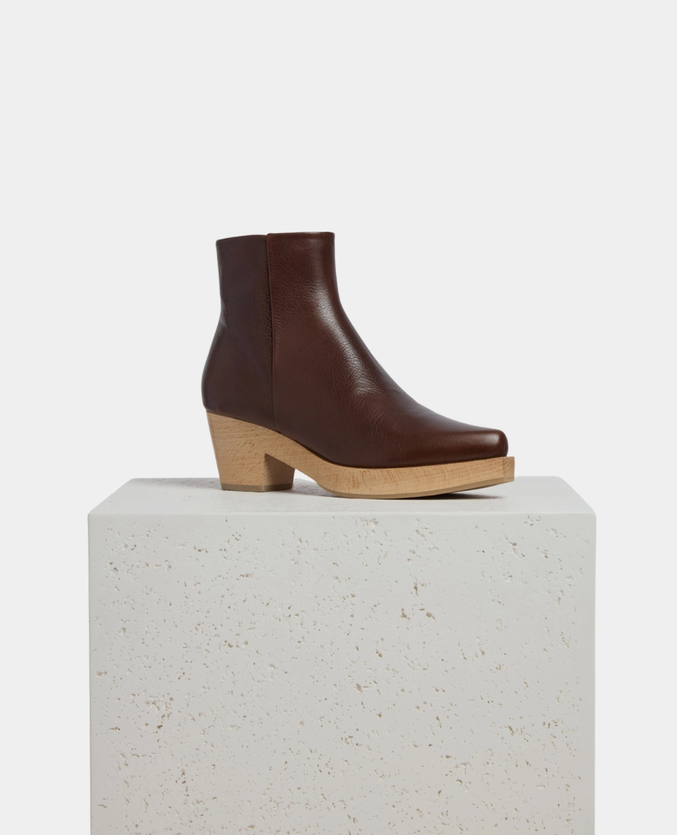 Elastic Material Kabuki Clog