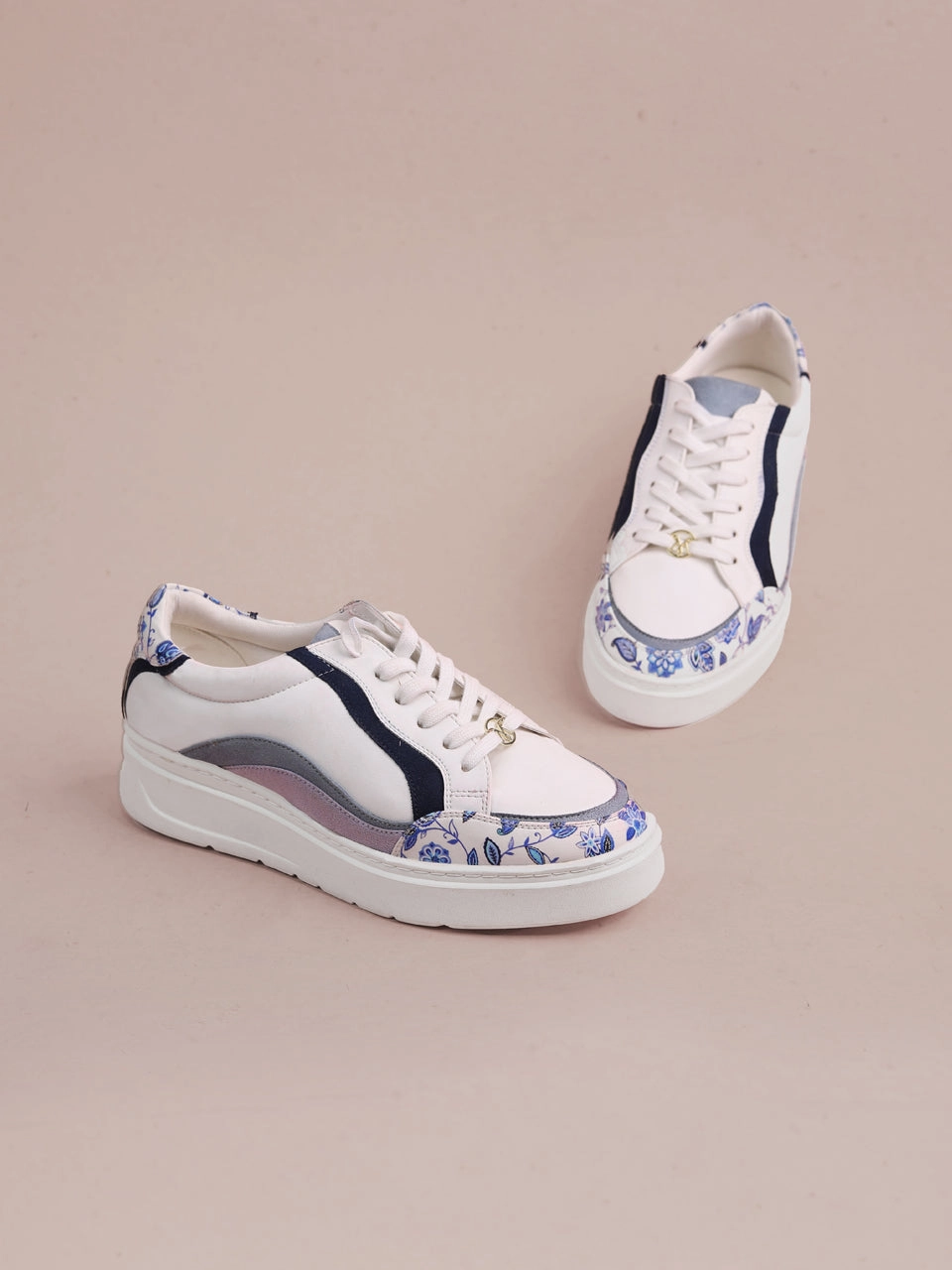 Flexible Upper Monrow Ashley Blue Sneakers