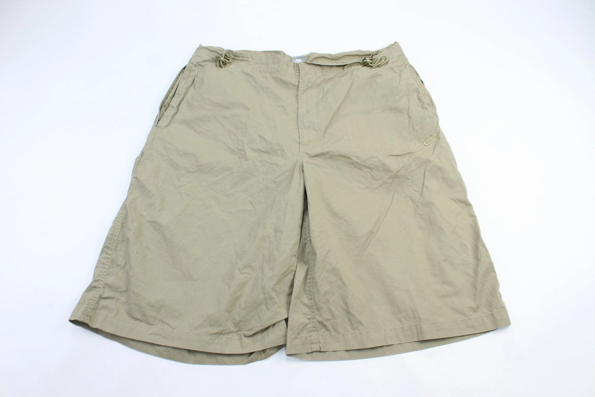 Nike Embroidered Logo Cargo Shorts Quick Wash relaxed shape