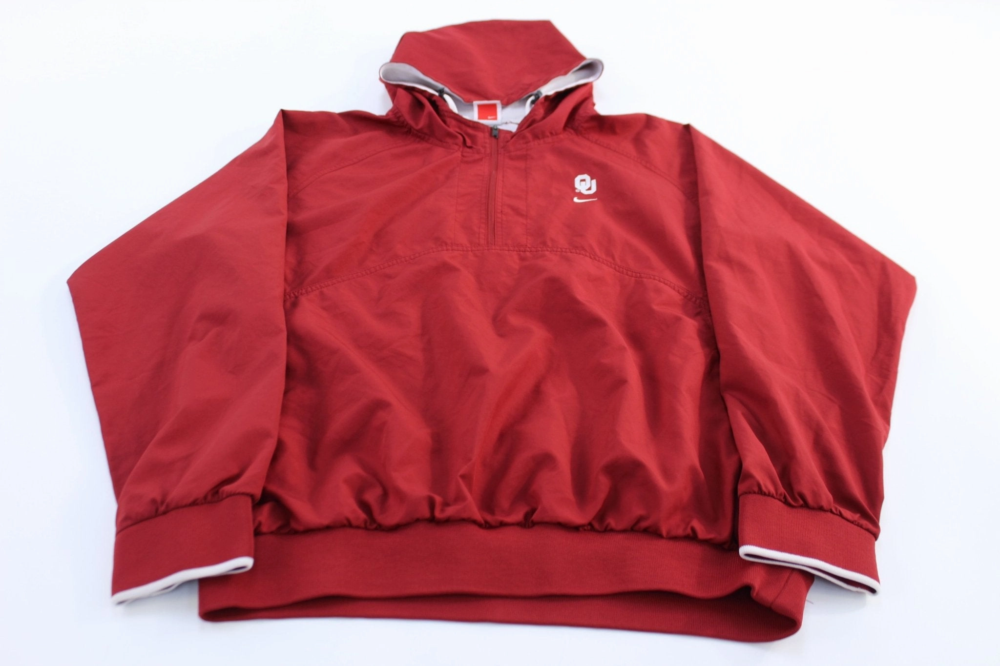 Nike Embroidered Logo University of Oklahoma Windbreaker Pullover Hooded Compression Fit