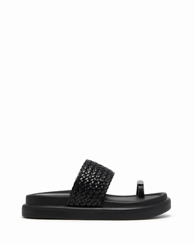 Prevail Sandal Black Light Tread