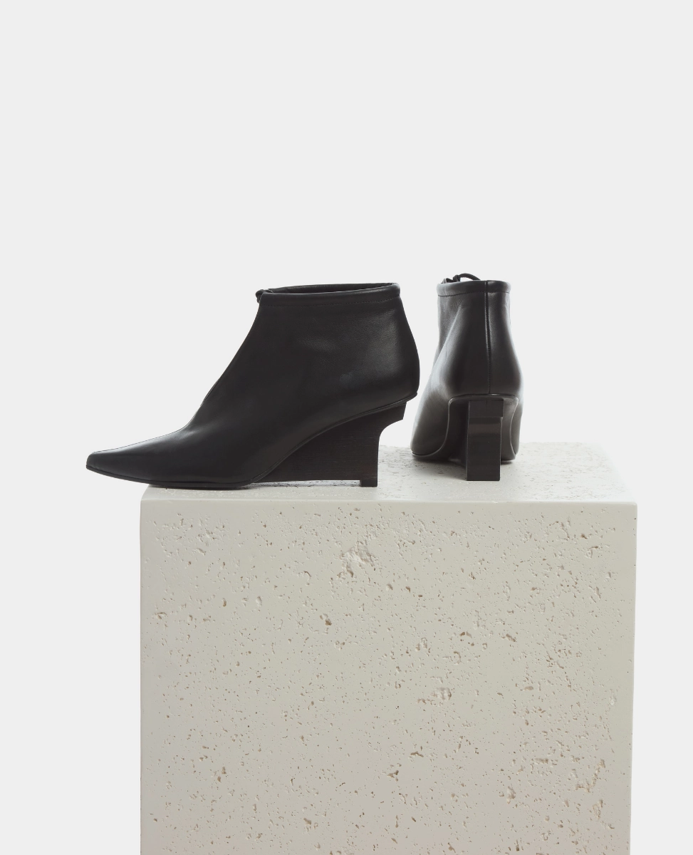 Ruffles Bootie Confident Mood Arch Cushioning