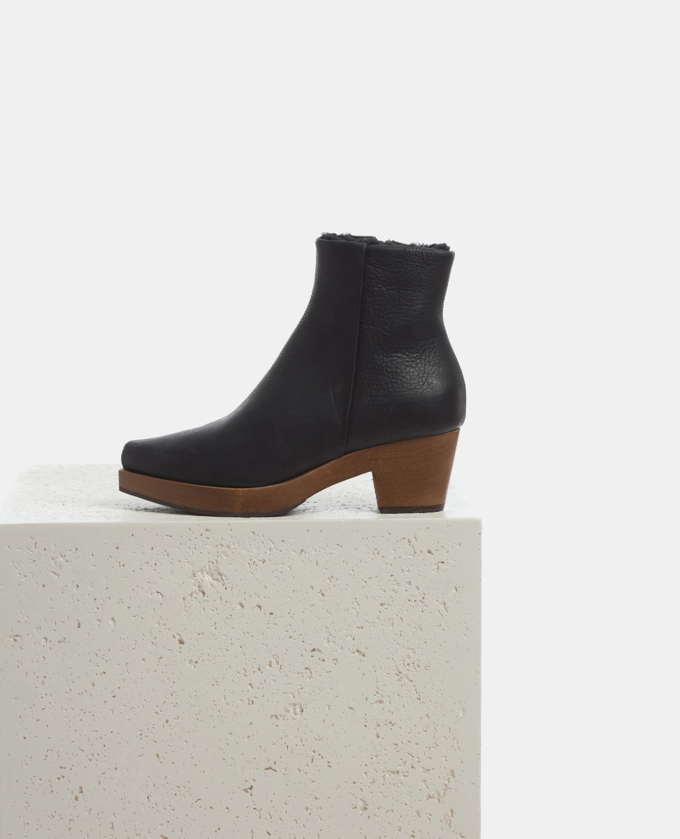 Lace-Up Style Keep Shearling Clog