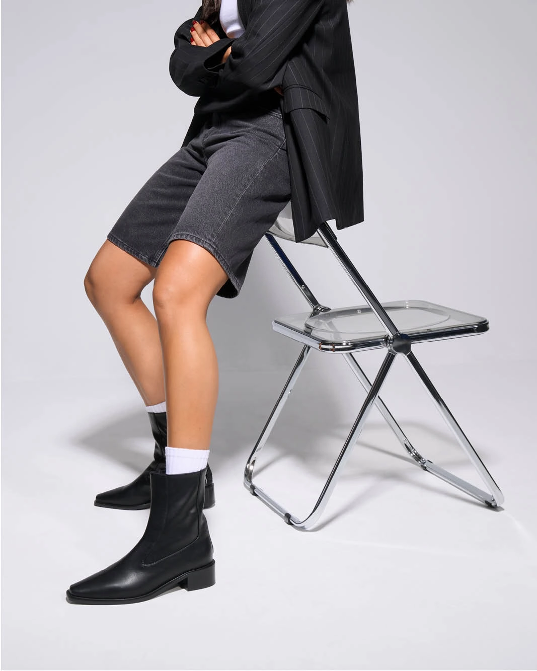 Urban Walking All-Season Footwear Barn Ankle Boot Black