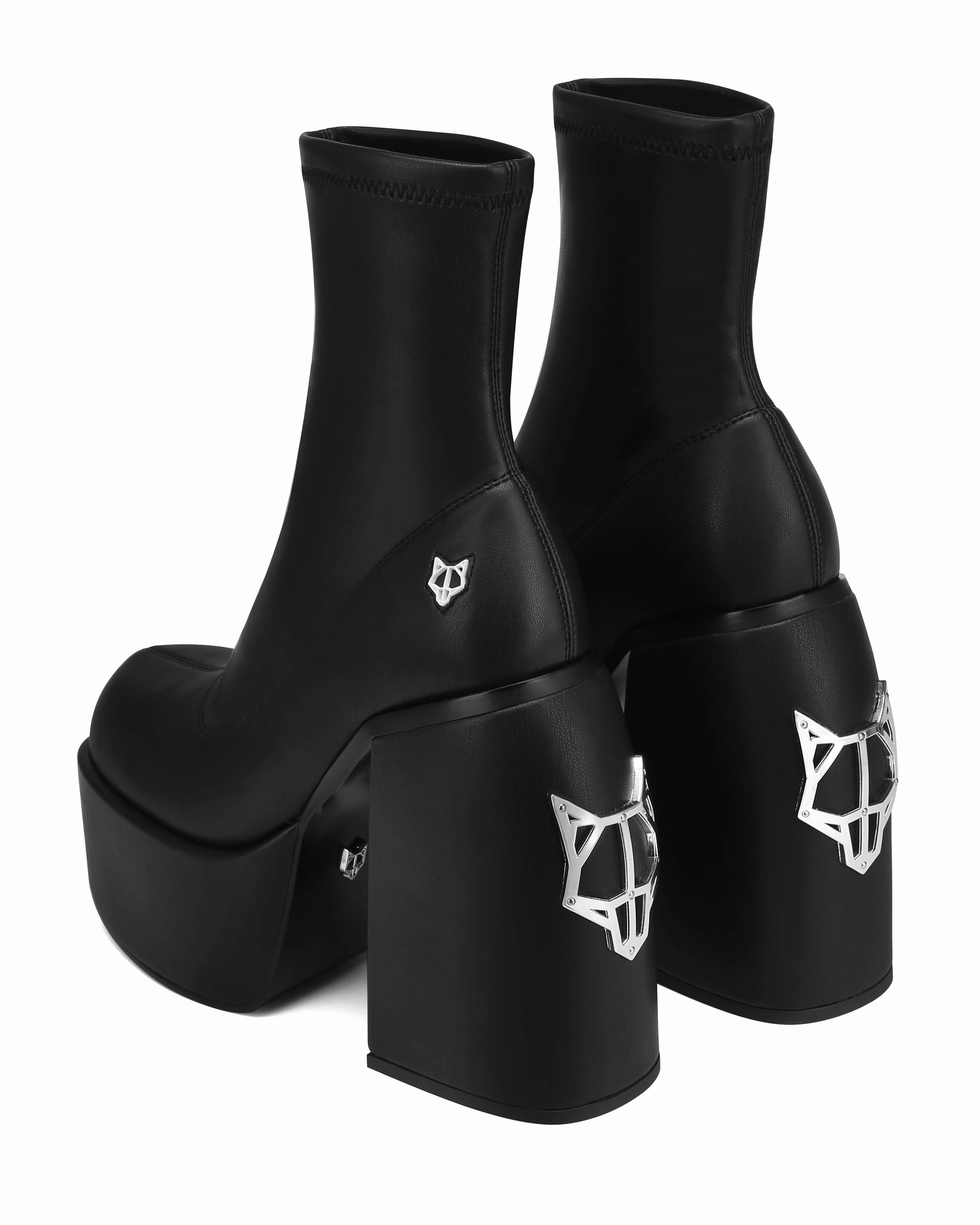 perforated design Sugar Black