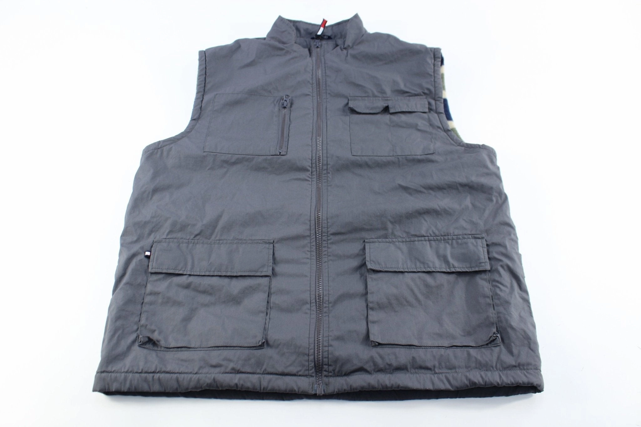 Tommy Hilfiger Fleece Lined Grey Zip Up Vest Front Pockets suitable for beach vacations