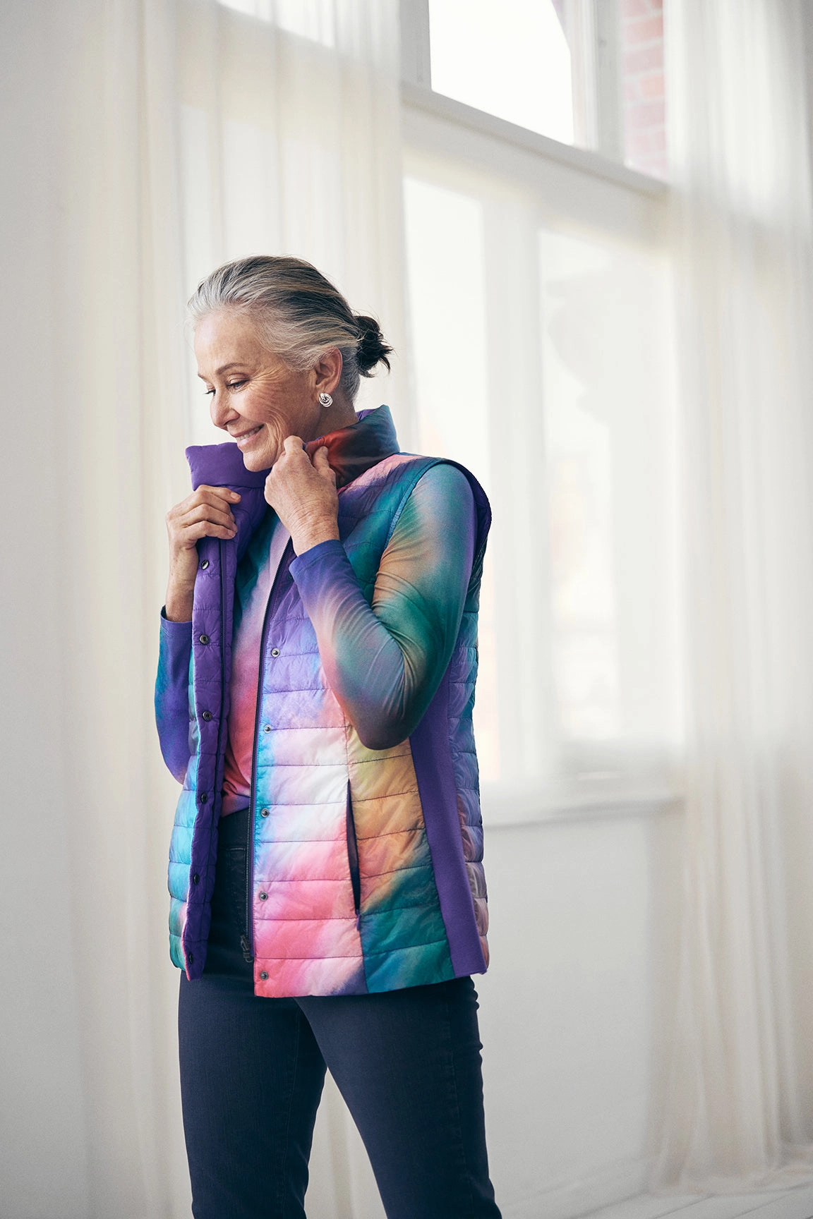 Compact Design ErgonomicSleeveCut Reversible Puffer Vest - Aurora Print