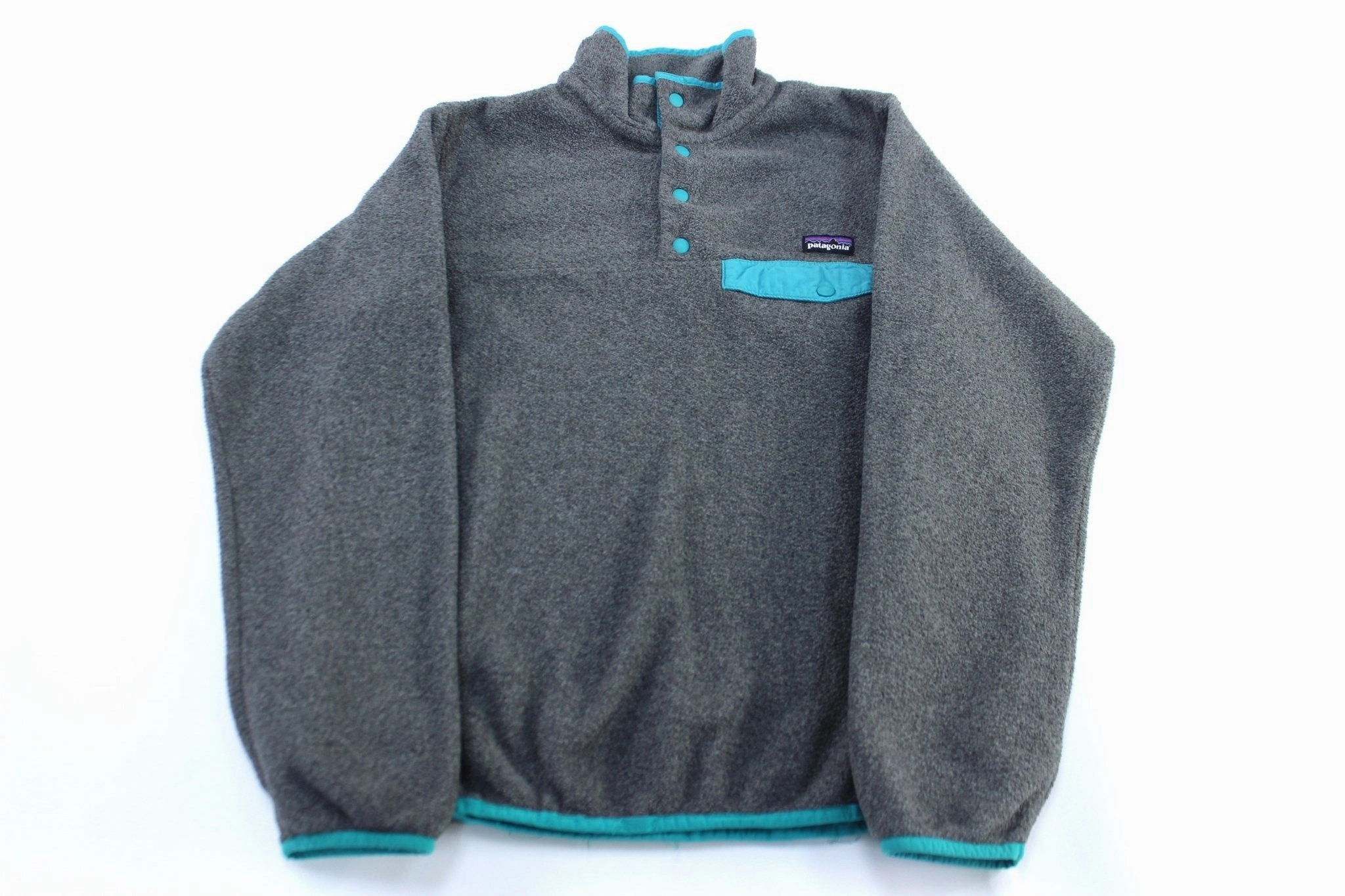 muted shades Women's Patagonia Logo Patch Grey & Turquoise Snap-T Fleece Pullover